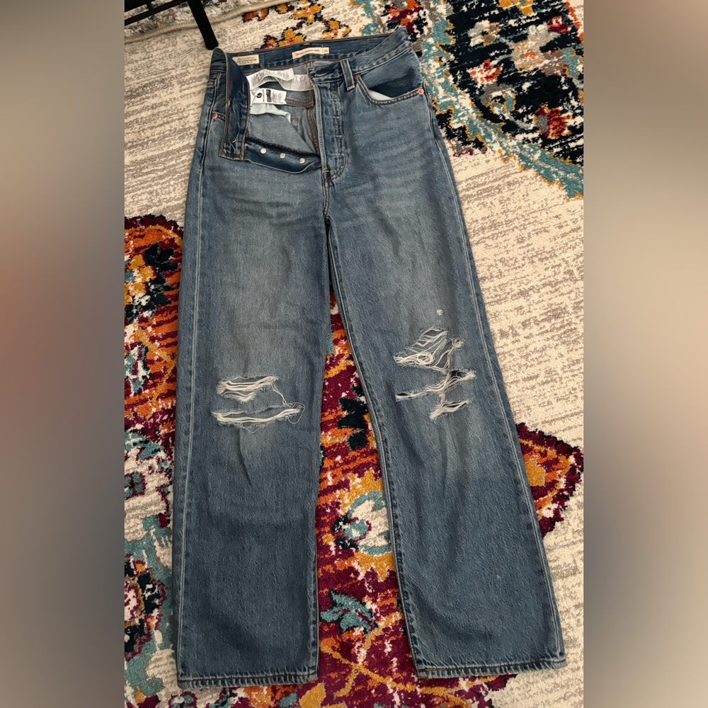 Levi's Women's Mid-Blue Distressed Straight Leg Jeans